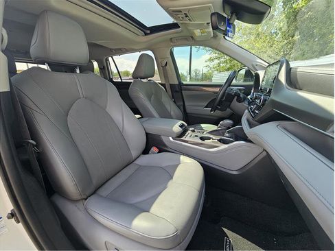 Used 2020 Toyota Highlander Limited AWD/4WD image 4