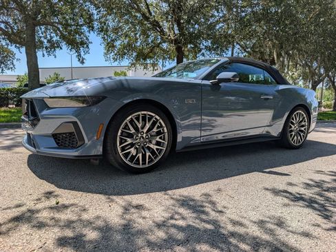 Used 2025 Ford Mustang GT Premium RWD image 3