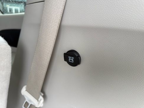 Used 2021 Chrysler Voyager Lxi image 23