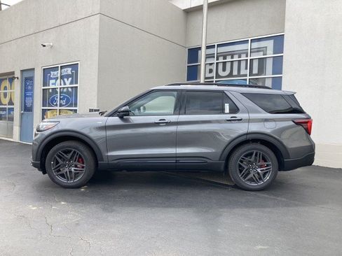 New 2026 Ford Explorer ST-Line w/ ST-Line Street Pack AWD/4WD image 3