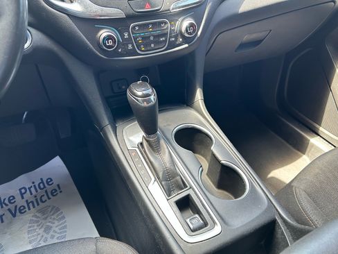 Used 2018 Chevrolet Equinox LT FWD image 12