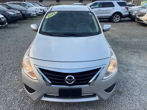 Used 2018 Nissan Versa SV FWD image 2