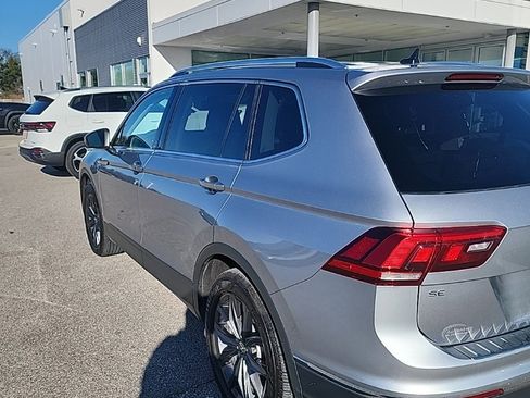 Used 2022 Volkswagen Tiguan SE image 6