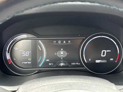 Used 2019 Kia Niro EX Premium w/ Cold Weather Package 1.0 FWD image 28