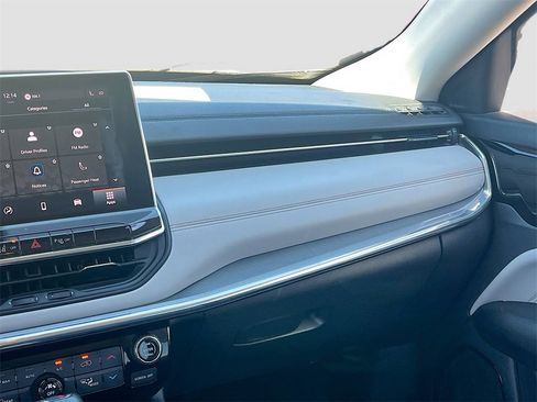 Used 2022 Jeep Compass Limited image 22