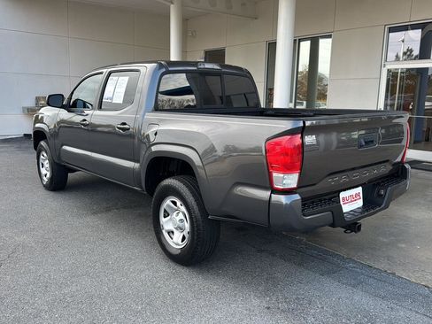 Used 2017 Toyota Tacoma SR5 image 3