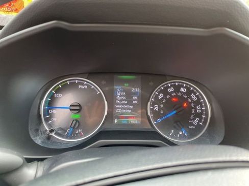 Used 2019 Toyota RAV4 LE w/ Carpet Mat Package image 19