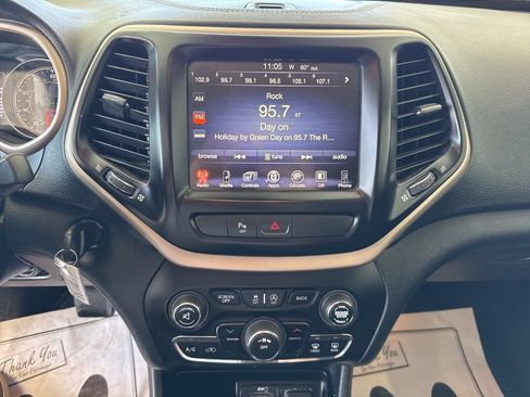 Used 2016 Jeep Cherokee Latitude w/ Safety/Convenience Group image 12