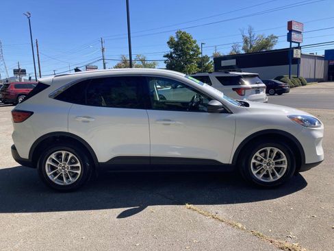 Used 2022 Ford Escape SE w/ Convenience Package image 2