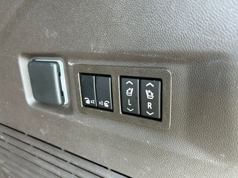 Used 2022 GMC Yukon SLT w/ SLT Luxury Package RWD image 45