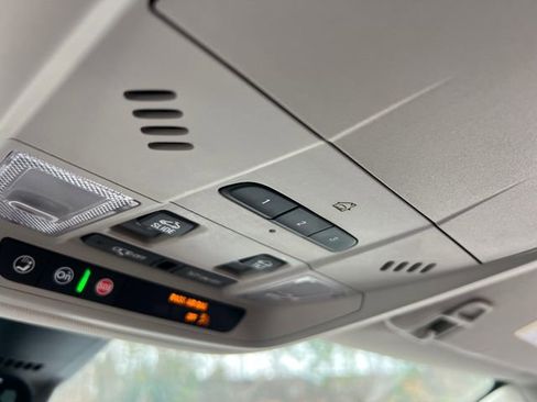 Used 2021 Buick Enclave Avenir w/ Avenir Technology Package image 32