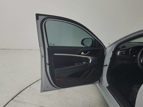 Used 2019 Genesis G70 2.0T Advanced RWD image 31