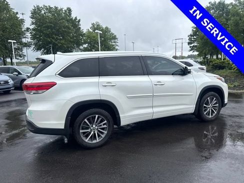 Used 2017 Toyota Highlander XLE AWD/4WD image 6