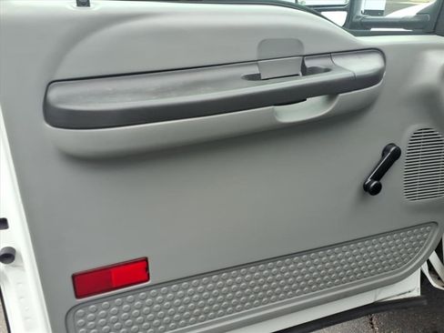 Used 2006 Ford F550 2WD Regular Cab Super Duty image 12