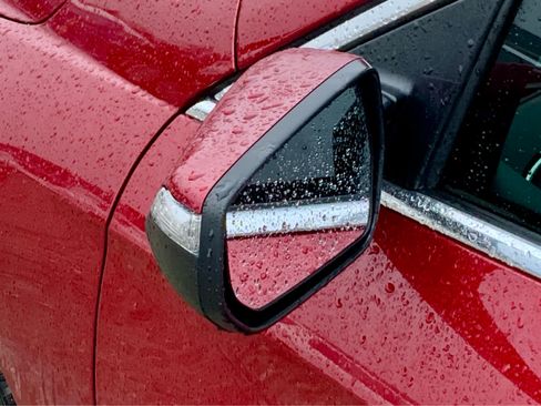 Used 2017 Chevrolet Malibu LT image 14