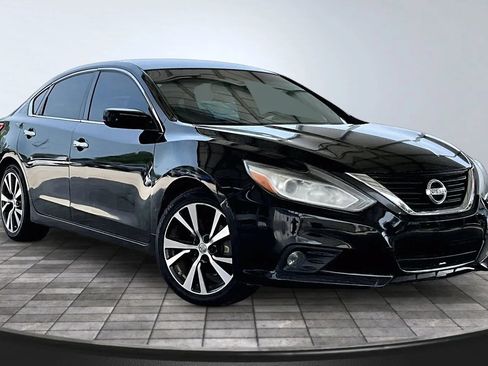 Used 2017 Nissan Altima 2.5 S w/ Power Driver Seat Package FWD image 3