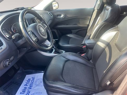 Used 2018 Jeep Compass Latitude w/ Cold Weather Group image 9