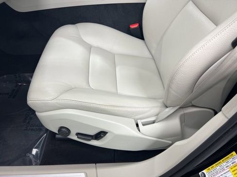 Used 2023 Volvo XC60 B5 Plus w/ Climate Package image 14