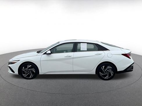 Used 2025 Hyundai Elantra SEL image 9