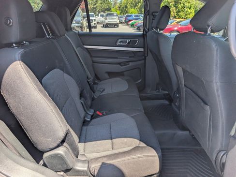 Used 2019 Ford Explorer XLT w/ Equipment Group 201A FWD image 12