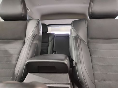 Used 2023 Mitsubishi Outlander SE image 58