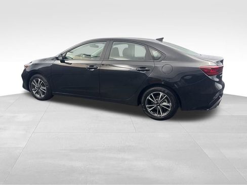 Used 2024 Kia Forte LXS image 4