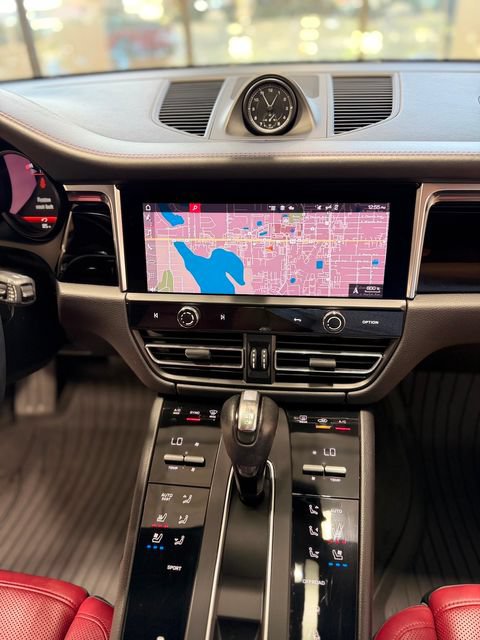Used 2022 Porsche Macan AWD/4WD image 29