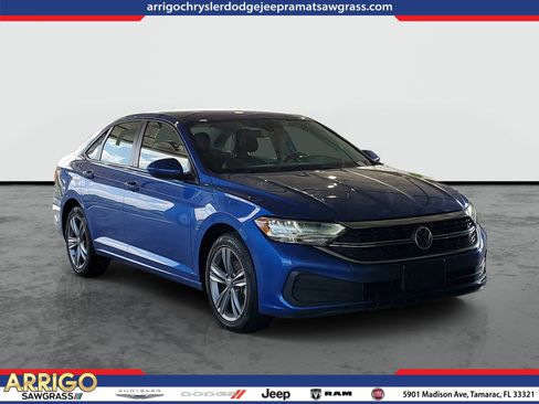 Used 2024 Volkswagen Jetta SE FWD image 1