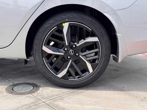 New 2025 Nissan Versa SR w/ Trunk Package image 8