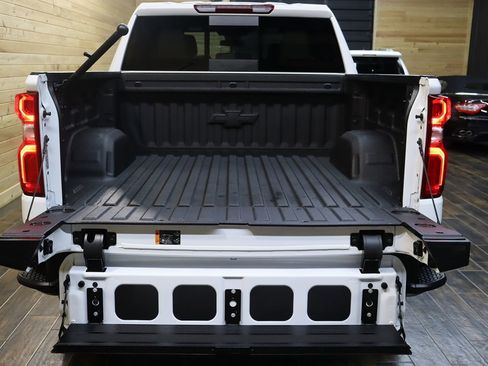 Used 2024 Chevrolet Silverado 1500 LT Trail Boss w/ Convenience Package II image 32