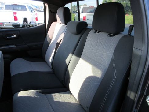 Used 2020 Toyota Tacoma TRD Sport AWD/4WD image 21