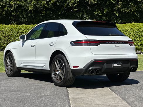 Used 2025 Porsche Macan AWD/4WD image 3