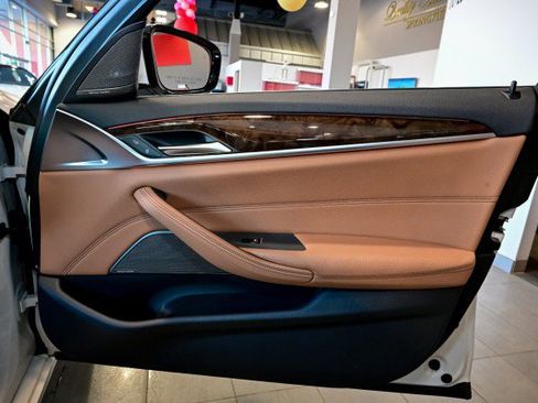 Used 2020 BMW 530i w/ Convenience Package image 29