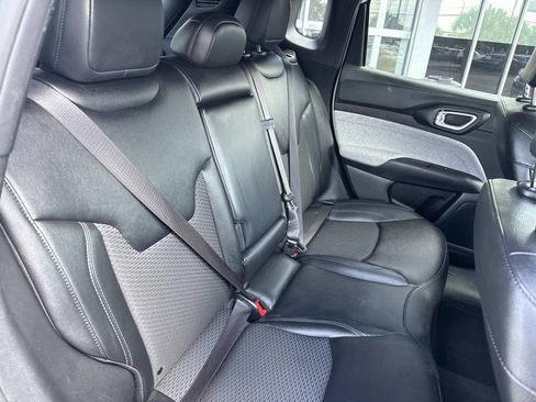 Used 2025 Jeep Compass Latitude AWD/4WD image 10