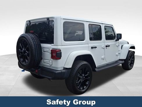 Used 2024 Jeep Wrangler Unlimited Sahara w/ Technology Group AWD/4WD image 7