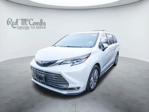 Used 2021 Toyota Sienna Platinum image 1