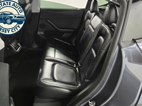 Used 2021 Tesla Model Y Long Range AWD/4WD image 22