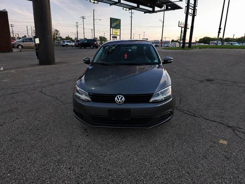 Used 2011 Volkswagen Jetta SE FWD image 9