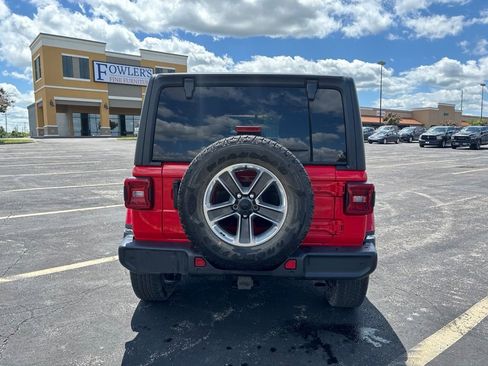 Used 2022 Jeep Wrangler Unlimited Sahara w/ Dual Top Group AWD/4WD image 6