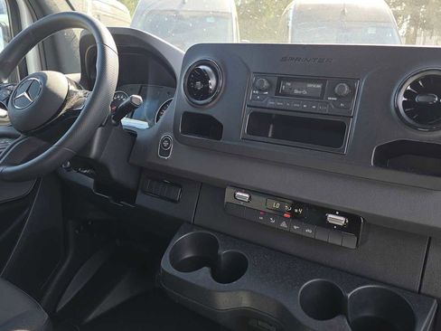 Used 2025 Mercedes-Benz Sprinter 2500 image 12