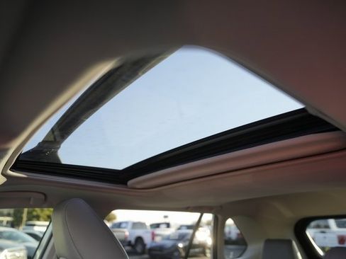 Used 2020 Toyota RAV4 XLE Premium image 11