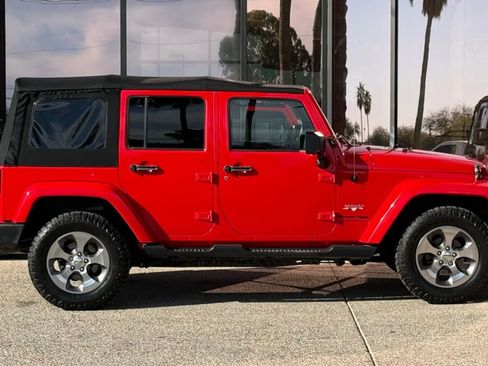Used 2018 Jeep Wrangler Unlimited Sahara w/ Connectivity Group AWD/4WD image 16