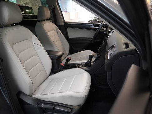 Used 2018 Volkswagen Tiguan SEL Premium w/ 3rd Row Seat Package AWD/4WD image 37
