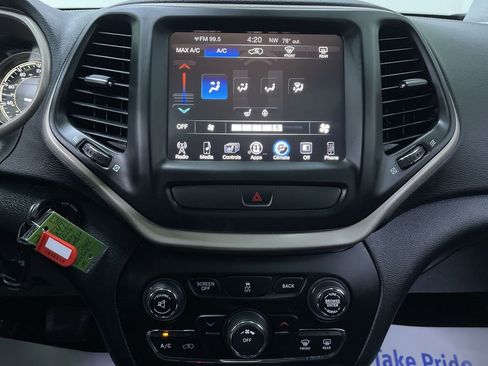 Used 2016 Jeep Cherokee Latitude w/ Cold Weather Group image 24