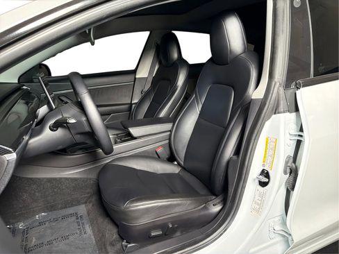 Used 2020 Tesla Model 3 Standard Range Plus RWD image 9