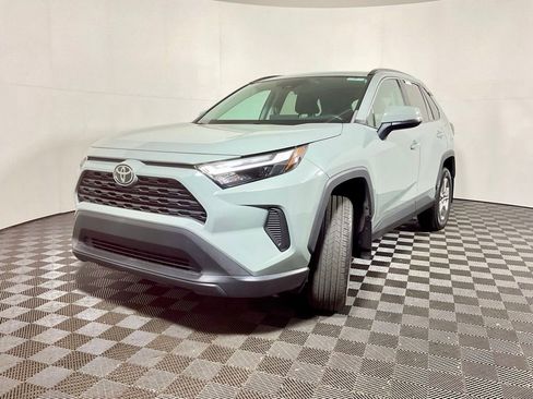 Used 2022 Toyota RAV4 XLE w/ Convenience Package AWD/4WD image 2