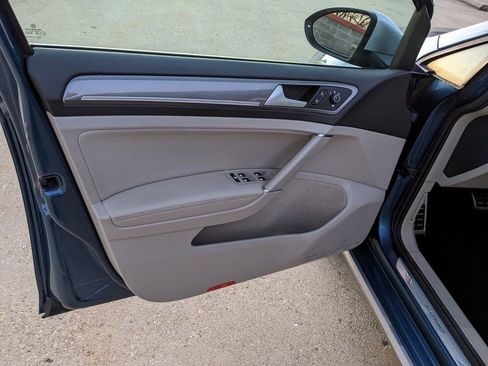 Used 2017 Volkswagen Golf Alltrack image 9