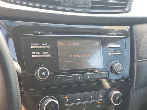Used 2017 Nissan Rogue S AWD/4WD image 26