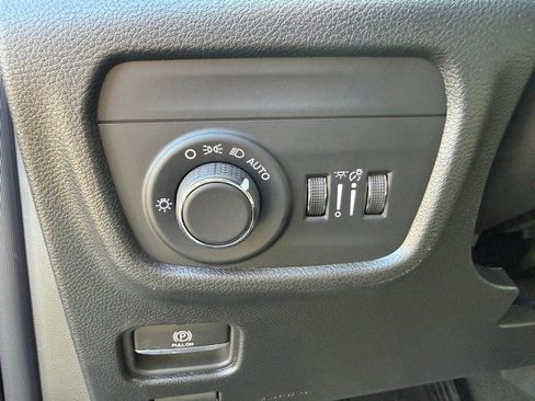 New 2025 Jeep Grand Cherokee Altitude image 12