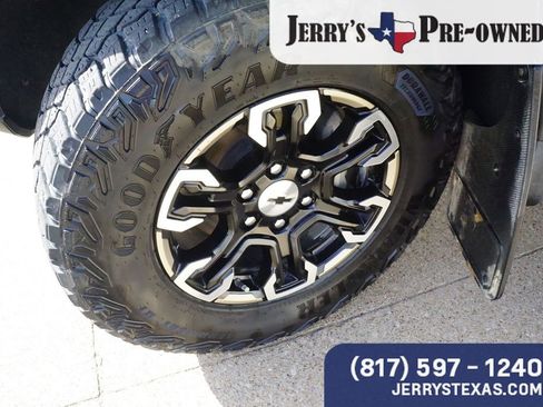 Used 2024 Chevrolet Silverado 1500 ZR2 w/ Technology Package AWD/4WD image 9